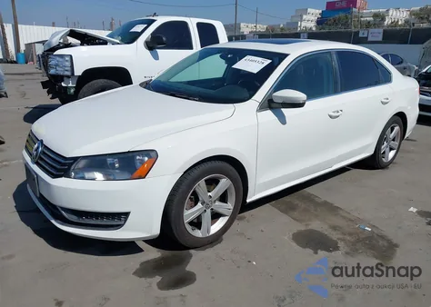 2013 Volkswagen Passat 2.5L Se из США, поврежденный, VIN 1VWBP7A36DC126418